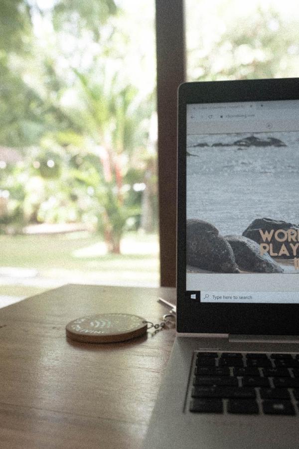 Clics Coliving & Coworking Hotel Dikwella Exterior foto